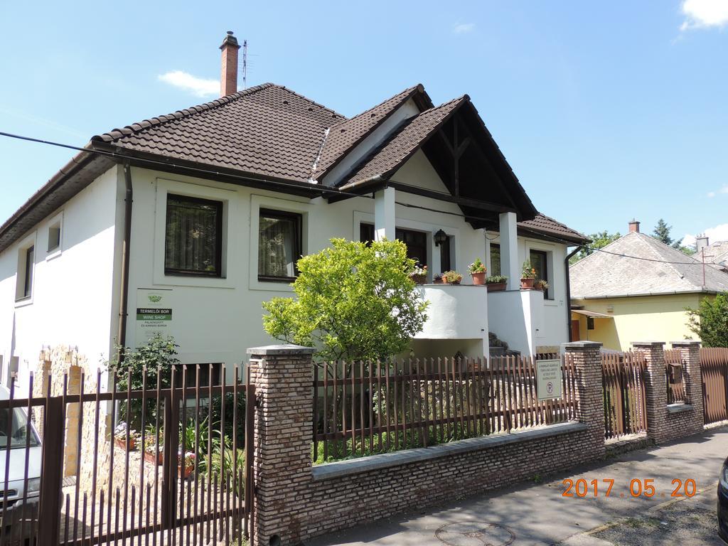 Eszter Apartman Eger Exterior foto