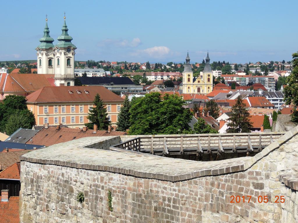 Eszter Apartman Eger Exterior foto