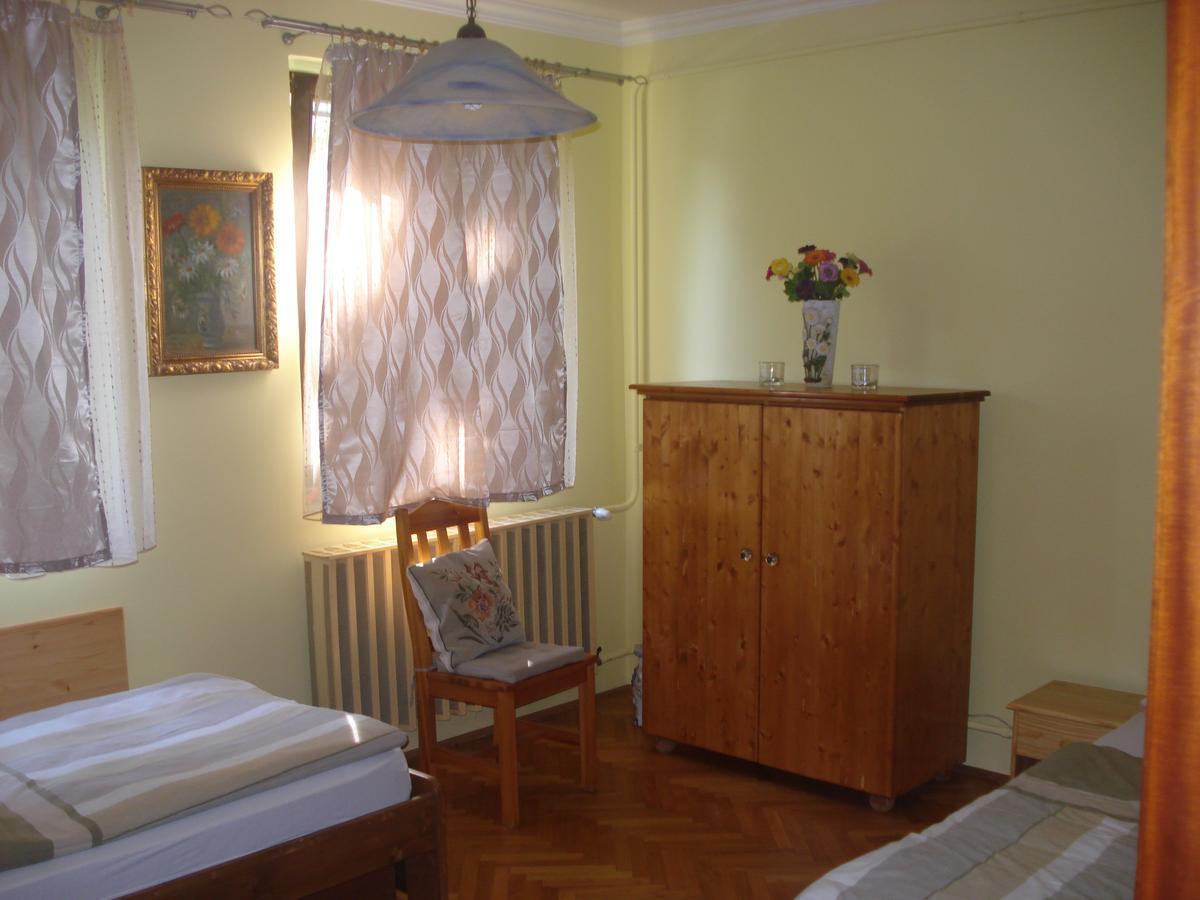 Eszter Apartman Eger Exterior foto