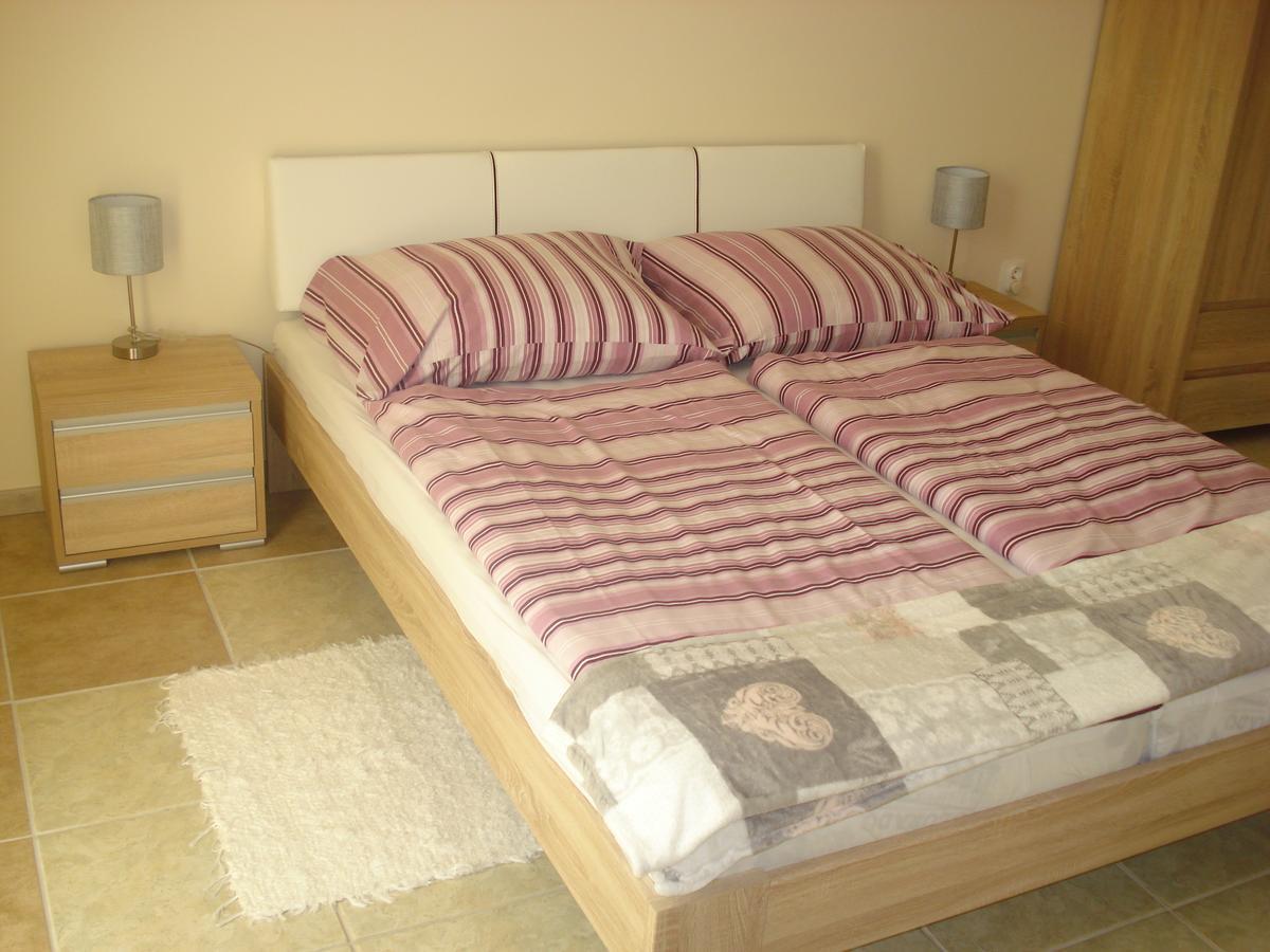 Eszter Apartman Eger Exterior foto